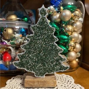 Source Unknown Green and Silver Beaded Holiday Tree Decor